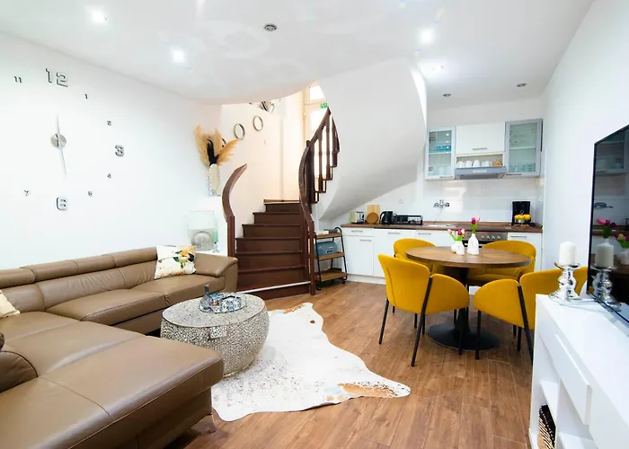 Old Town Manono Split